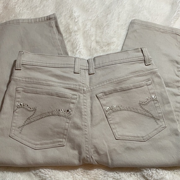 Gloria Vanderbilt Amanda Capri - Picture 9 of 12